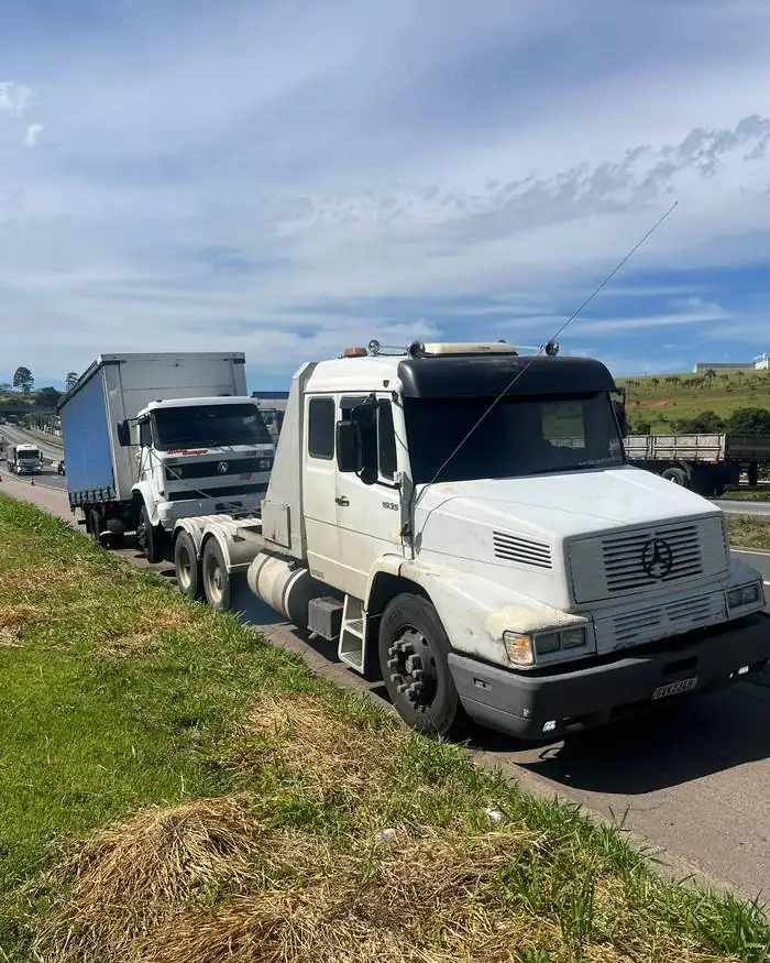 Caminhão e carreta atendidos na rodovia pela Diogo Cars